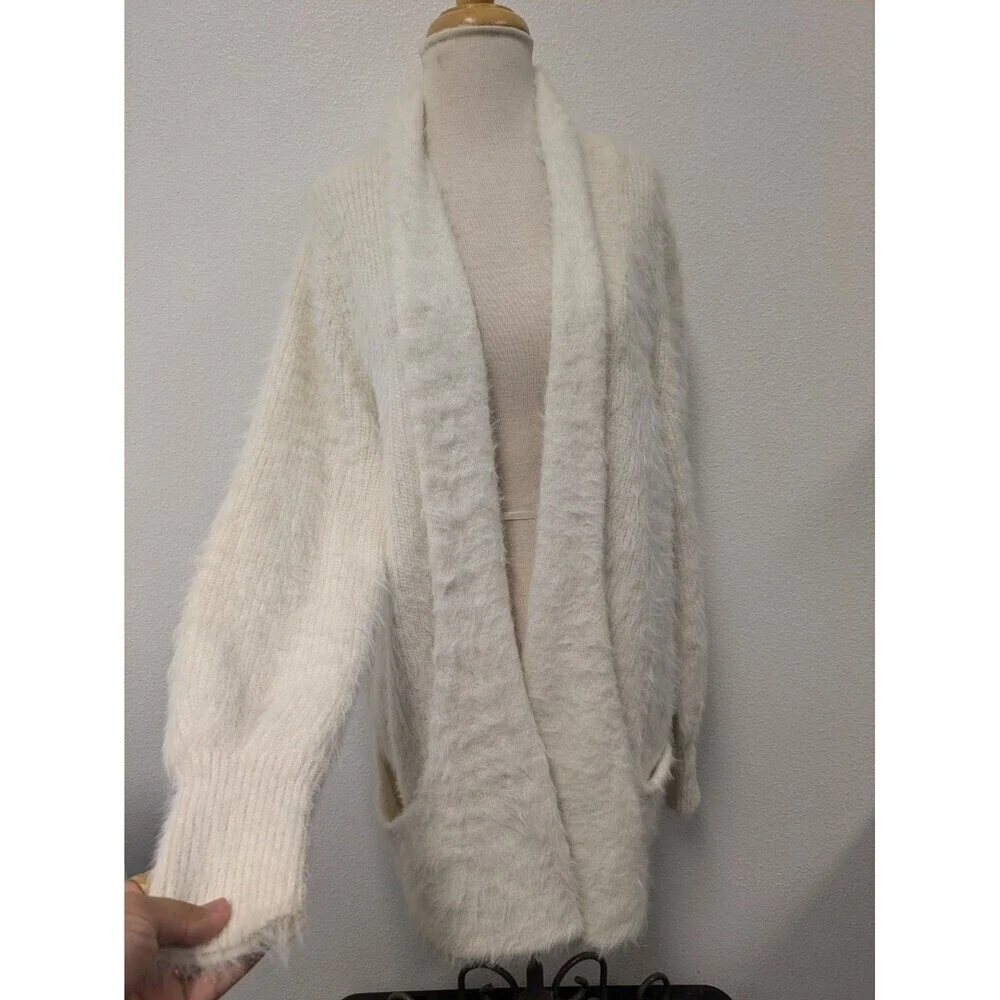 Anthropologie Knitted & Knotted White Ivory Eyelash Wool Cardigan sz M Cozy Chic